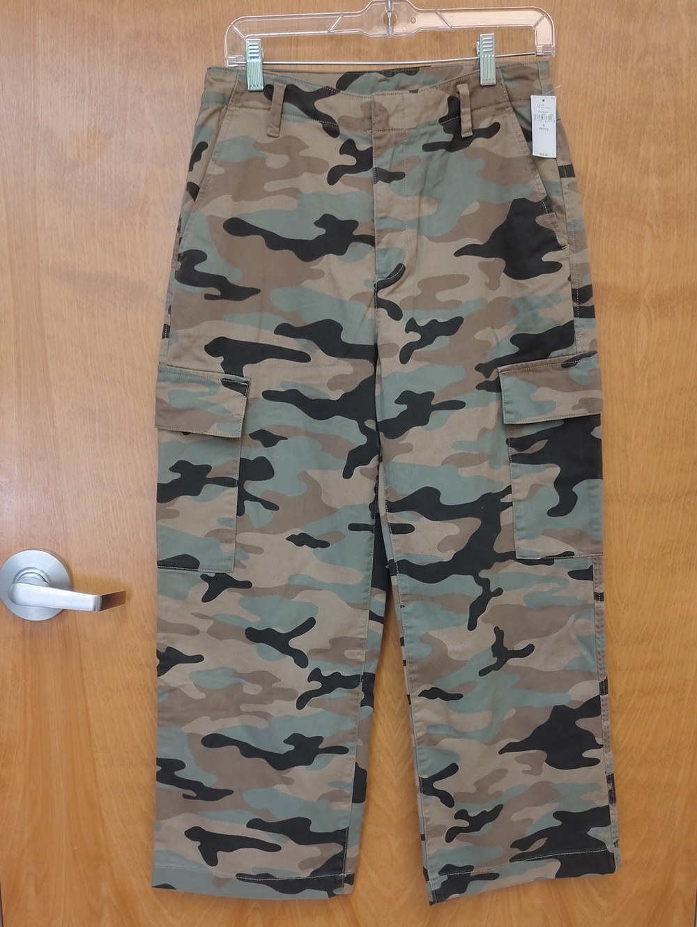 GAP Women's Wide-Leg Loose Khaki Cargo Pants in Green Camo